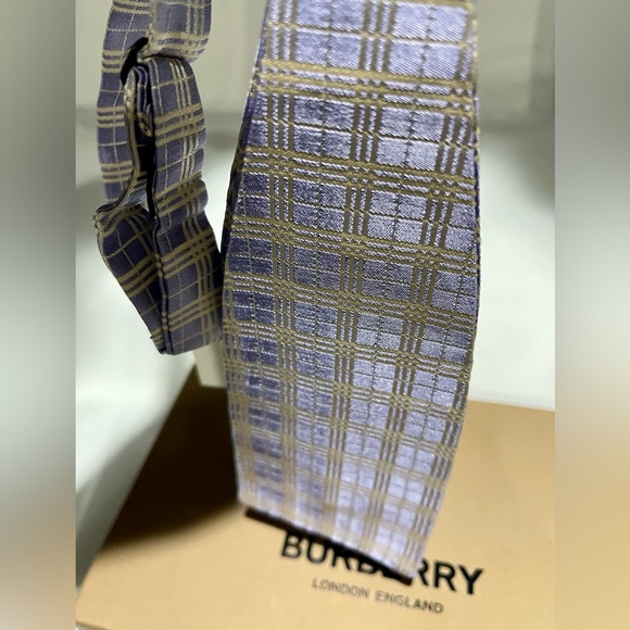 🎁HOLIDAY 25’🎁🔥💯🆕BURBERRY RARE CLASSIC LAVENDER NOVA CHECK SELFTIE BOW TIE🔥 - Picture 5 of 16